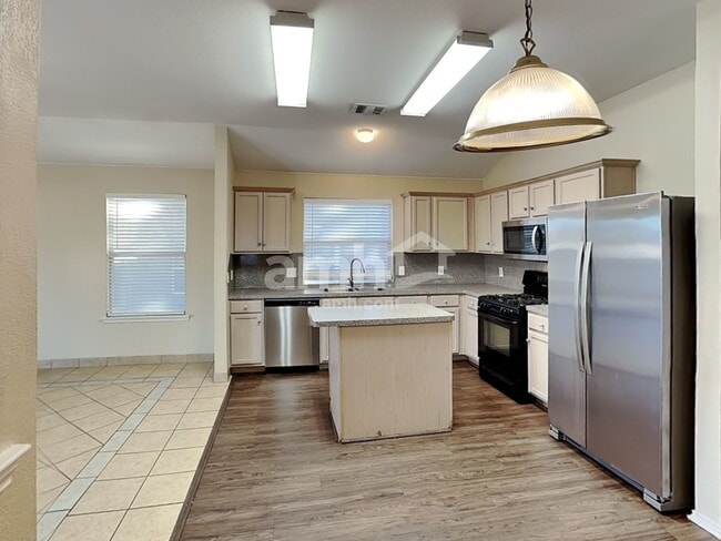 Photo - 904 Western Pass