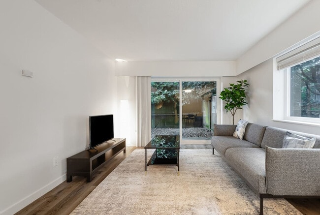 Building Photo - 254 E 12th Ave Unit ID1051855P