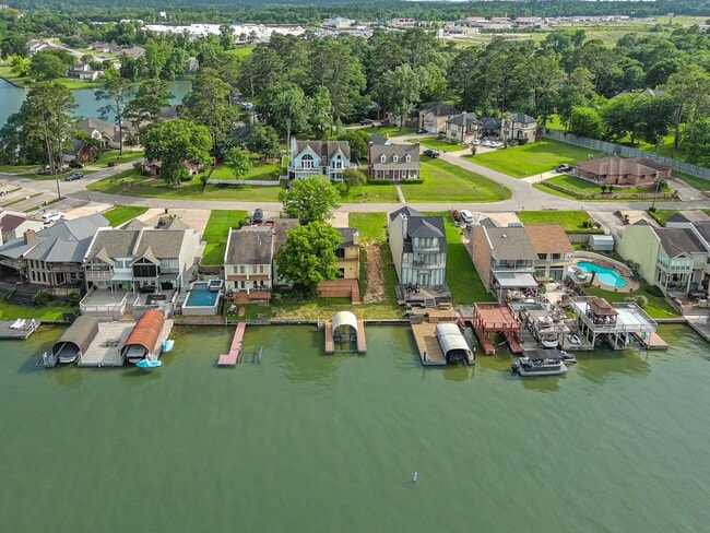 Building Photo - 1216 Lake View Dr