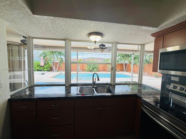 Photo - 515 NW 202nd Ter