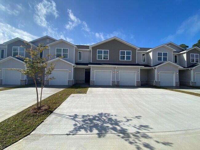 Building Photo - 1011 Skylark Rd