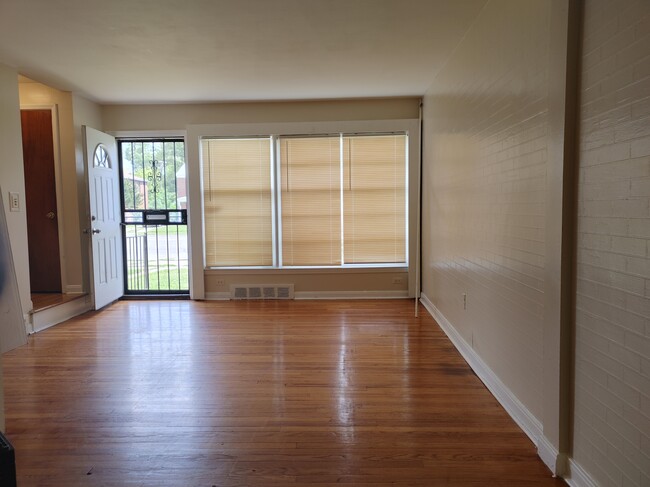 Living room - 19477 Greenfield Rd House