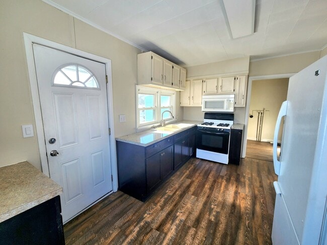 Photo - 115 E Main St