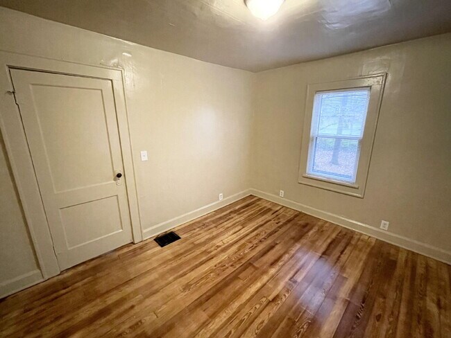 Photo - 3 Bedroom conveniently located across the street from Starbucks