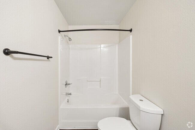 2BR, 2BA - 1,006SF - Primary Bathroom