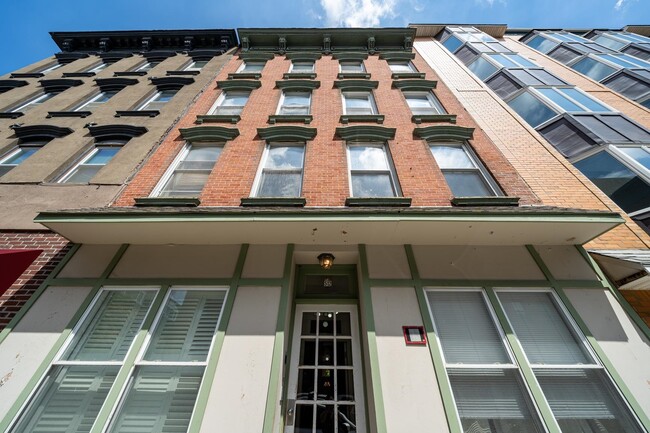 Building Photo - 512 1st St Unit 4