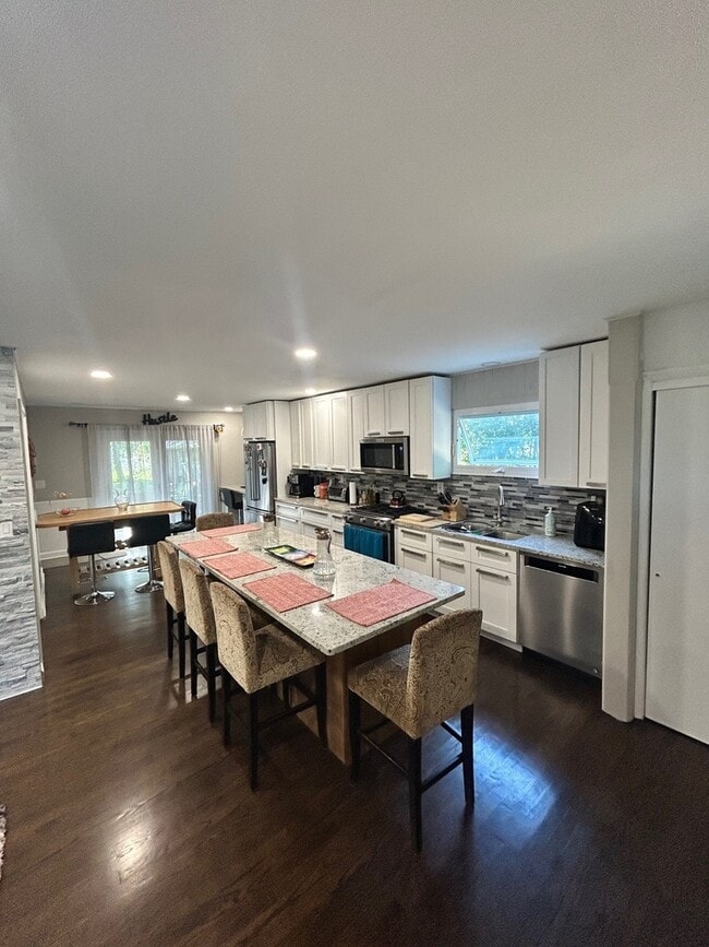 Photo - 2300 Highmoor Rd