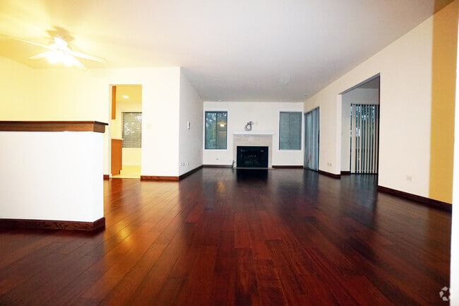 Building Photo - 6237 Trinity Dr Rental