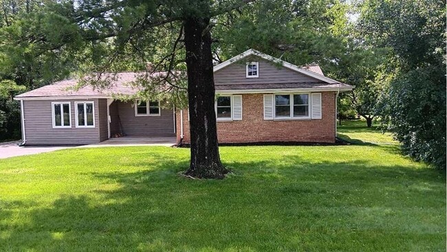 Building Photo - 3130 Oakwood Rd