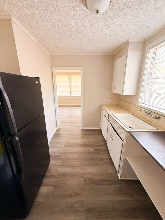 Photo - 2111 Robin St