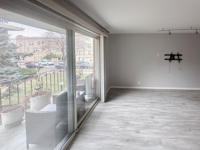 Photo - 4730 N Kenneth Ave