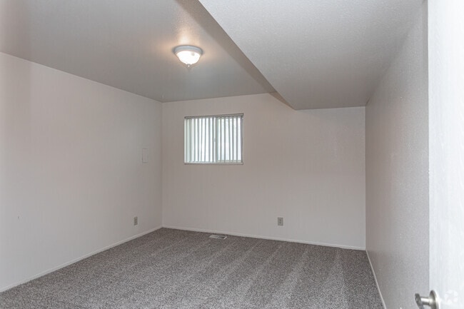 1BR, 1BA - 788SF