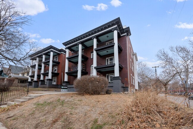 ROANOKE VILLAS