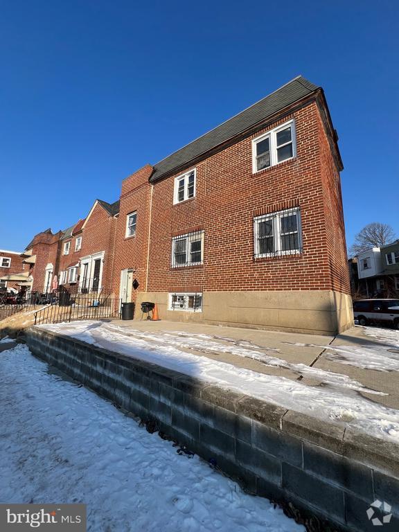 Building Photo - 1725 W Rockland St Rental
