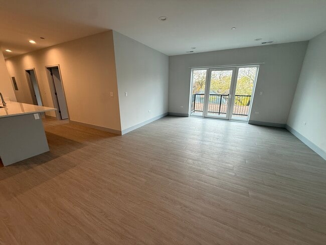 Photo - 6350 N Glenwood Ave Unit 303