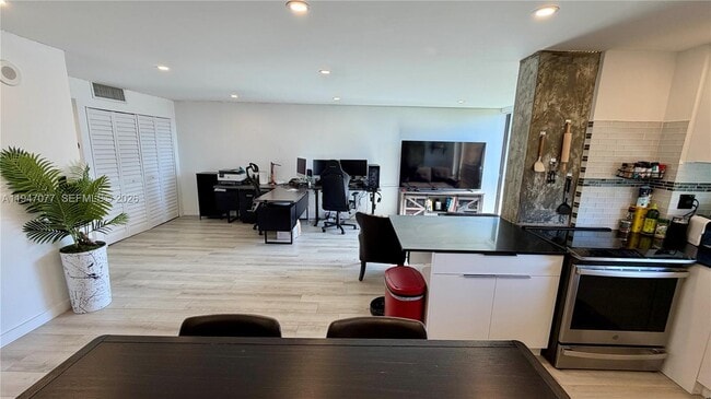 Photo - 16919 N Bay Rd Unit 915