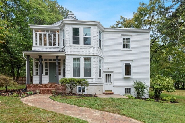 Beautiful 4BD/3.5BA Historical Home in Cha... - Beautiful 4BD/3.5BA Historical Home in Cha...