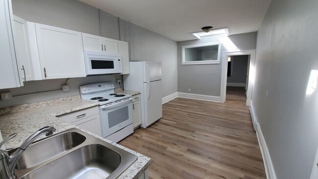 Building Photo - 116 W Main St Unit Apartment #3
