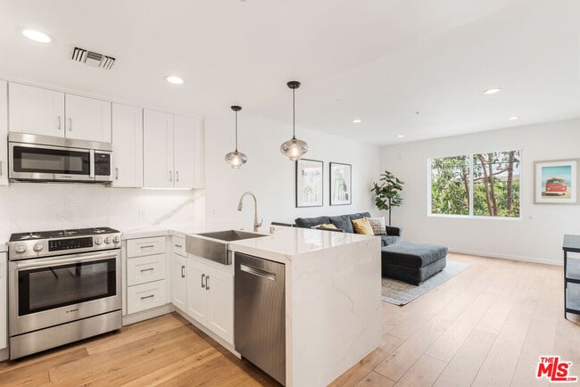 Building Photo - 13200 Pacific Promenade Unit 210