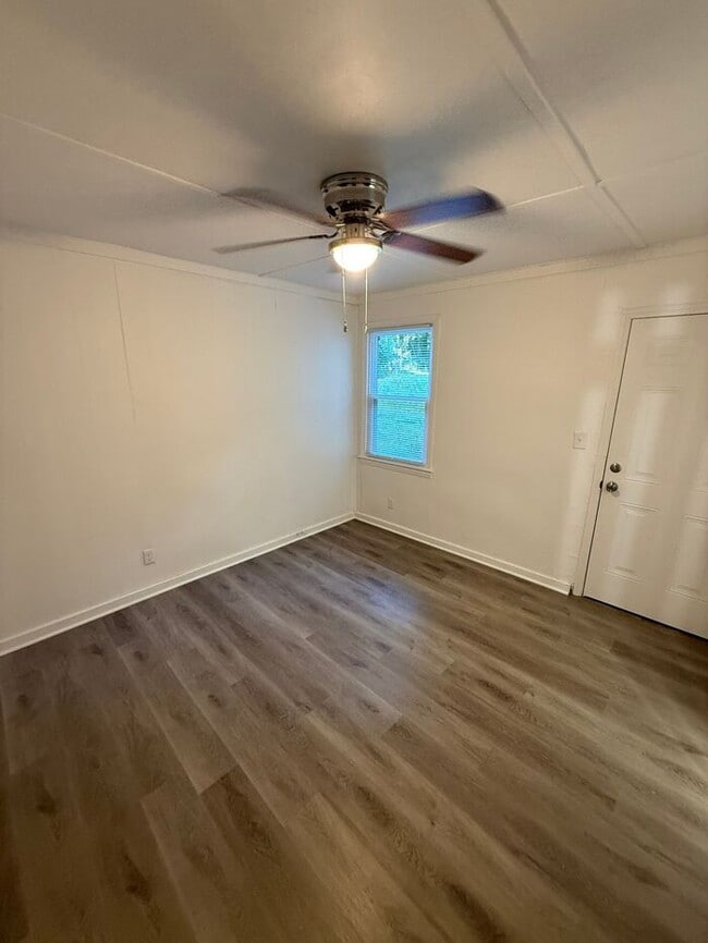 Photo - 605 Betty St