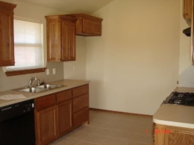 Photo - 3 bds/2 ba - Moore Schools