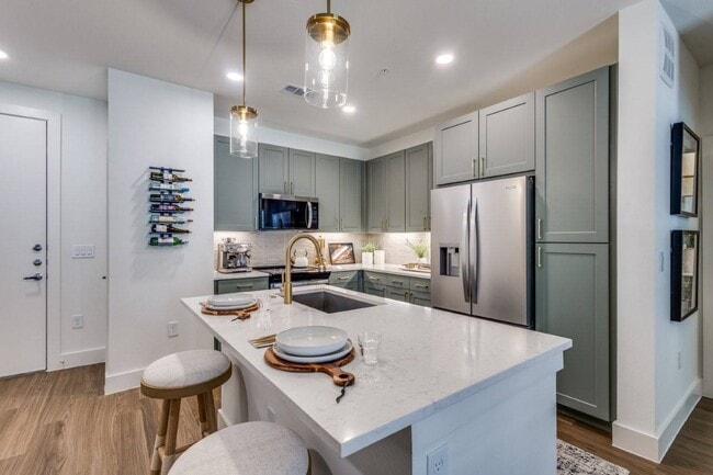 Building Photo - Aura Bella