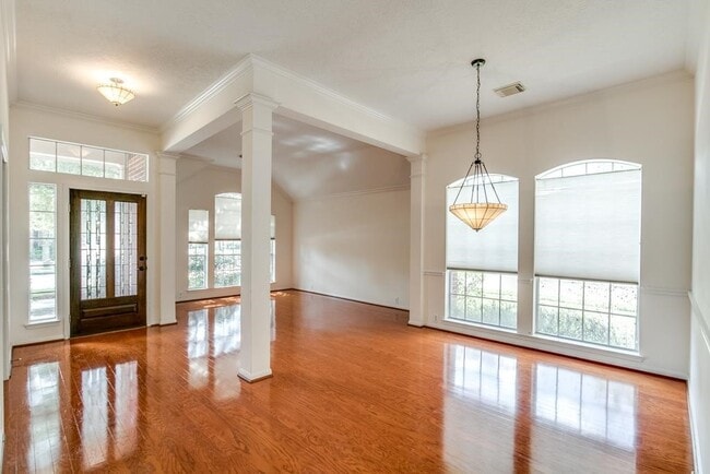 Photo - 1718 Bumelia Ct