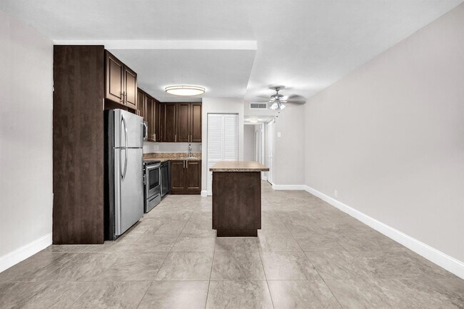 Photo - 559 NE 44th St