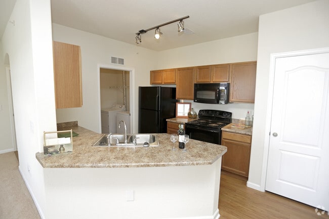 1 HAB, 1 BA - 748 ft² - Villas at Park West