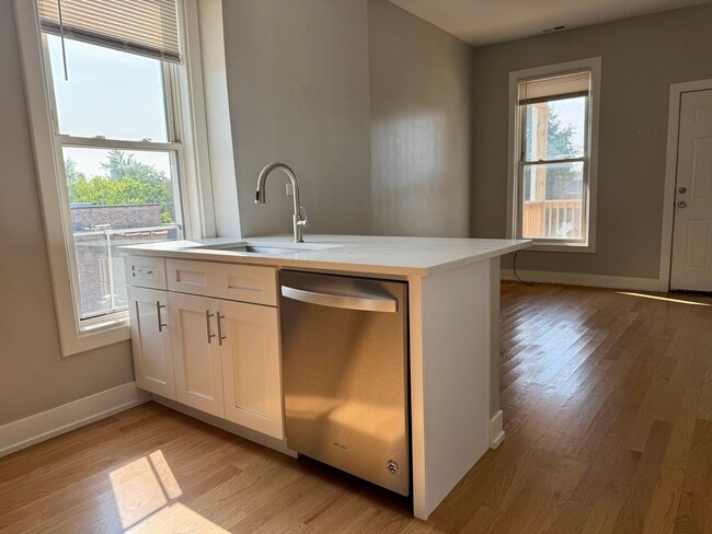 2545 W North Ave Unit 3R