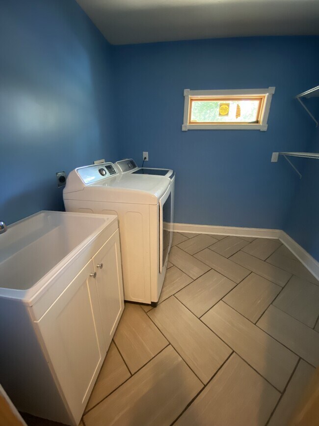 1198 W. Social Row Rd. House House Rental in Centerville, OH