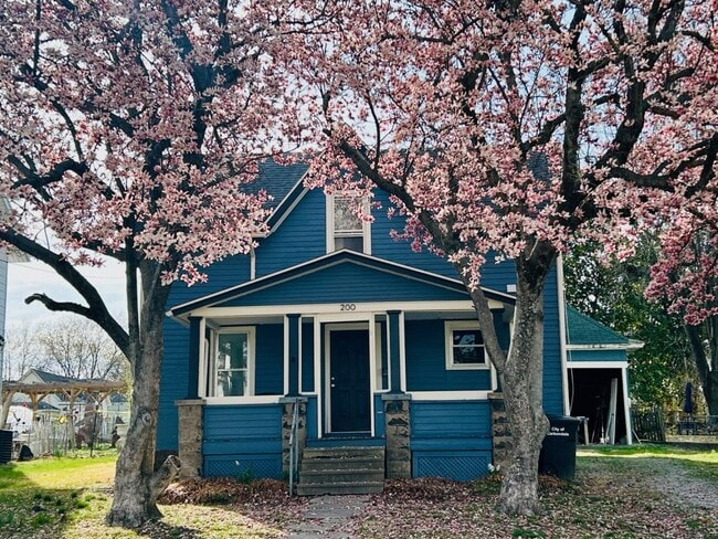 Building Photo - 200 N Almond St