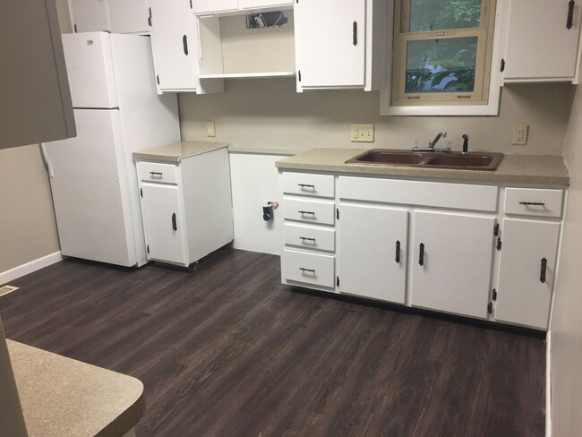 Photo - $1100 - 3 bed 1 bath - Single Family Home
