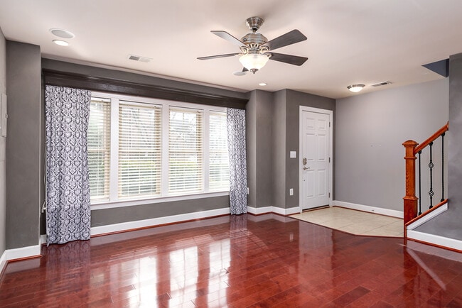 Photo - 2638 S Kenmore Ct