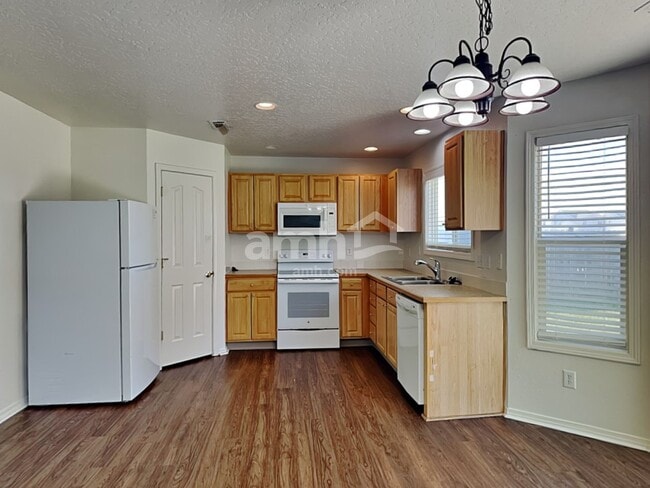 Photo - 1285 N Meadowhills Ave