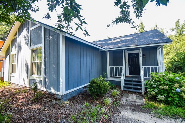 Photo - 3 Bedroom 2 Bathroom Home with Large Deck-...