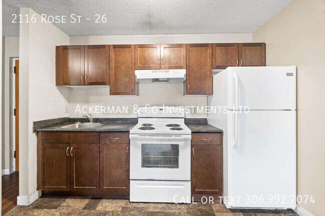 Building Photo - 2116 Rose St Unit 26