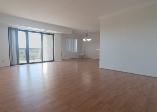 Living/Dining Rooms - 203 Yoakum Pky Unit 1807