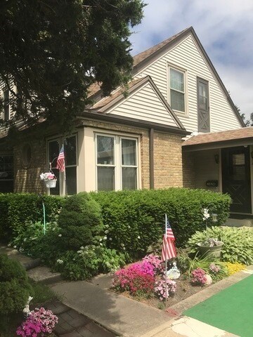 Building Photo - 1626 Lunt Ave Rental