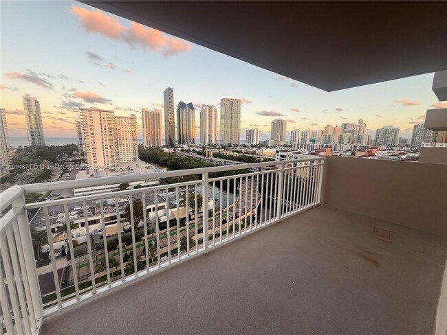 Photo - 250 174th St Unidad 1405