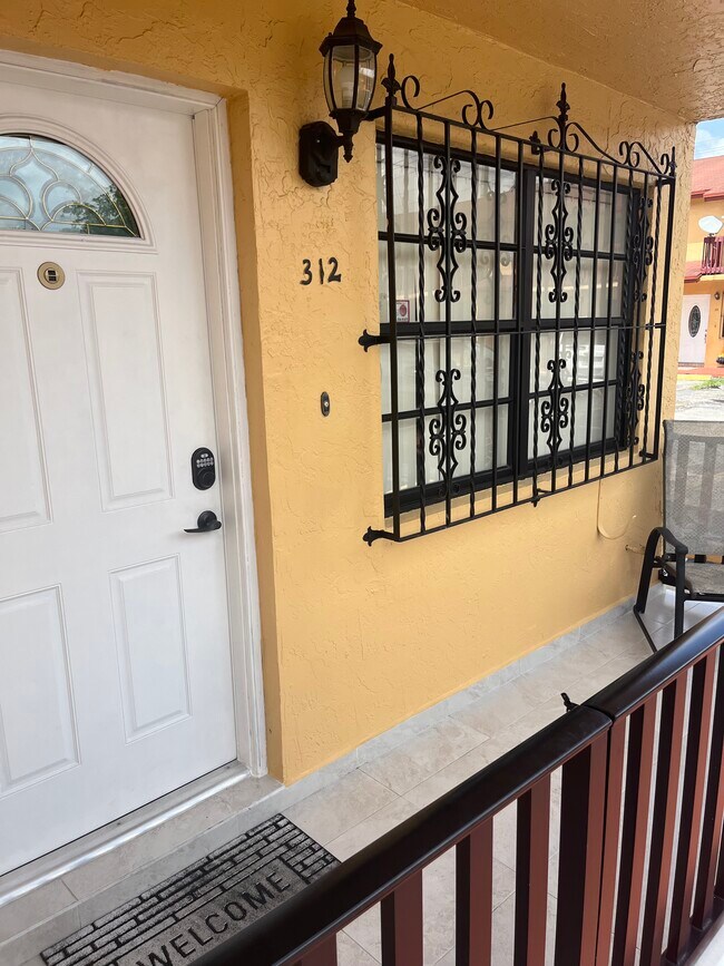 Photo - 2221 W 52nd St