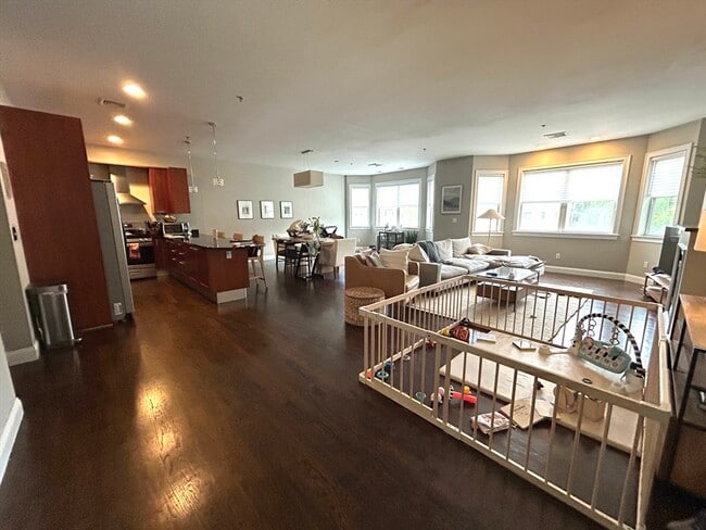 Photo - 7583-83 Boylston St Unidad 3 Rental