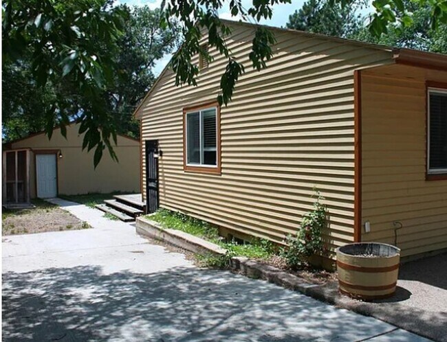 Photo - 5-bedroom, 2-bathroom home located in the heart of Colorado Springs