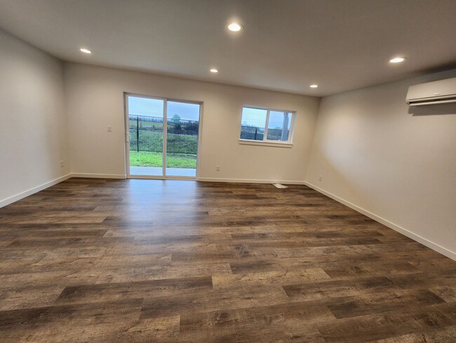 Photo - 1010 Peach Rd