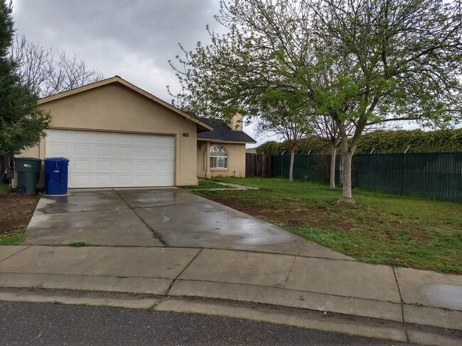 Building Photo - 3 bedroom 2 bath home for rent
