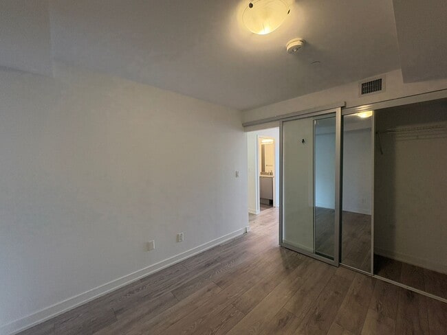 Photo - BURLINGTON – 2 BEDROOM + DEN – 2 BATHROOM – CONDO – $2,699 – ONLY Unit 2Bed + Den