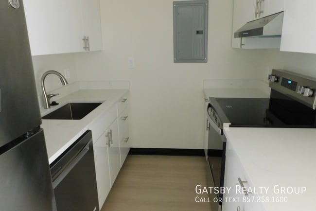 Building Photo - 1106 Massachusetts Ave Unit 9R