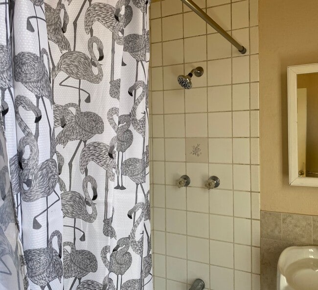 Photo - 2 bedroom, 1 bathroom house, fenced yard, ...