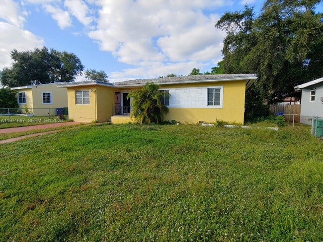 Photo - 1465 NE 149th St