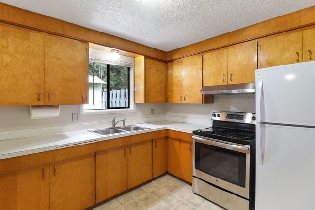 Photo - 2 Bed 1 Bath - Garage - Storage Shed - Pet Friendly - NAS Whidbey
